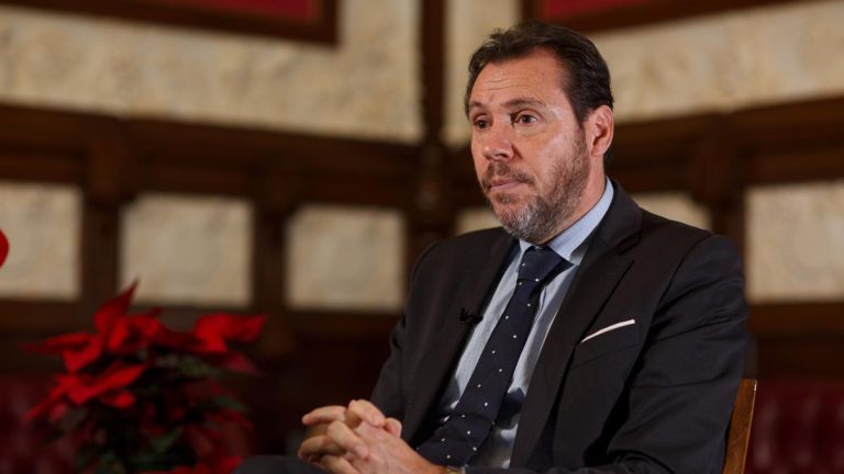 Óscar Puente supera el primer gran reto: desconvocada la huelga de Renfe