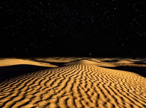 _102650303_nightskyinthesaharadesertoftunisia