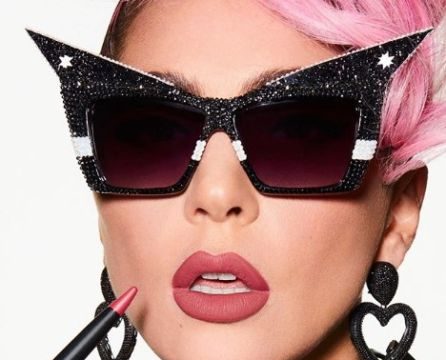 1115 Luces, Cámara, Elegancia- La Fusión de Cine y Moda