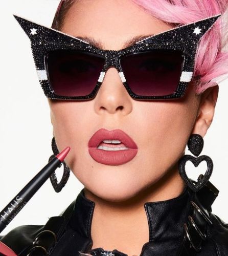 1115 Luces, Cámara, Elegancia- La Fusión de Cine y Moda