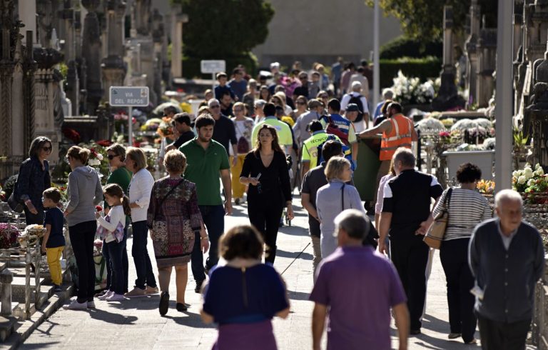 La lluvia recorrerá hoy a la mitad noroeste peninsular y predominará el tiempo soleado y cálido en el resto del país