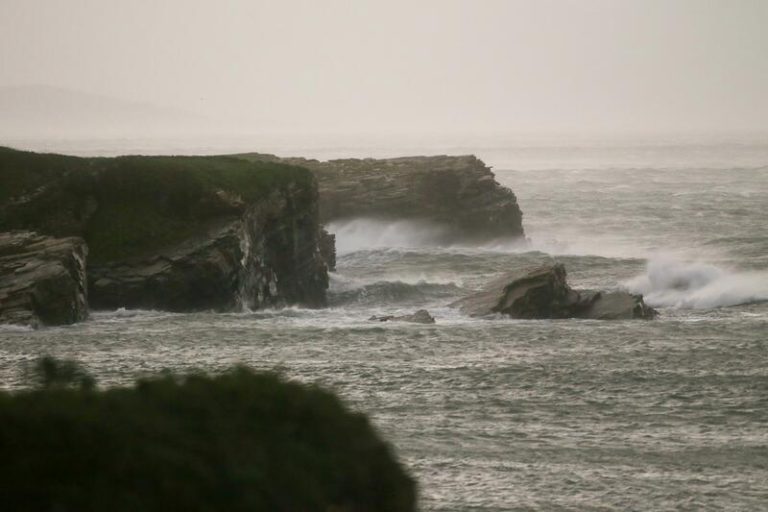 Aumentan los efectos de la borrasca Ciarán, con lluvias y vientos fuertes en casi toda España