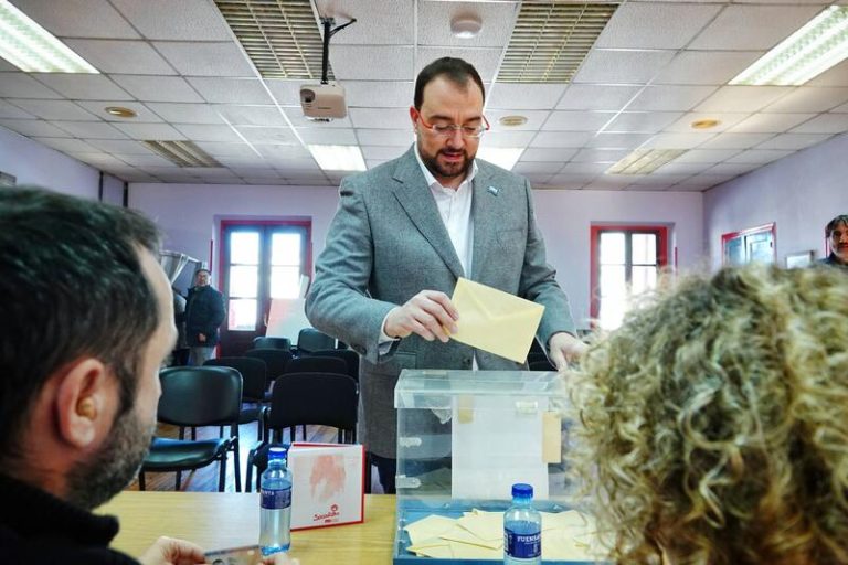 Barbón asegura que los socialistas están recibiendo 