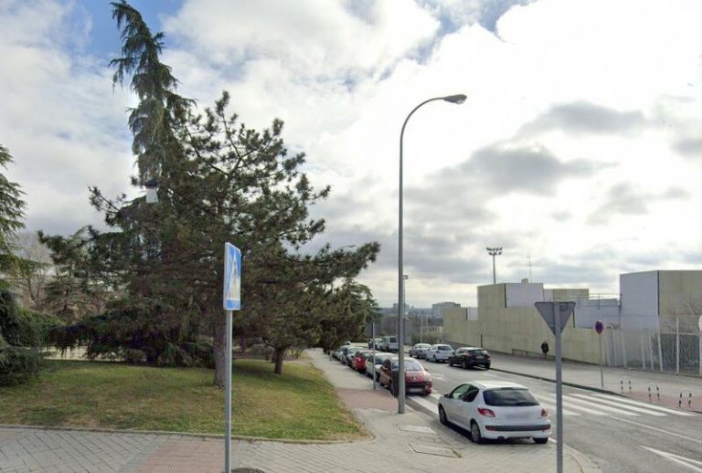 Detenidos una chica de 16 años y su hermano de 14 por apuñalar y apedrear a dos menores al salir de un instituto