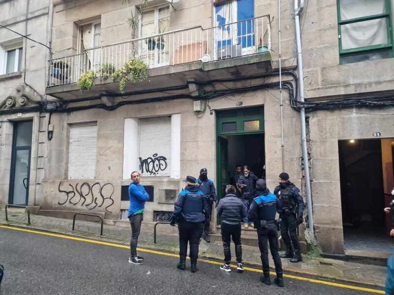 Hallan un cadáver en un edificio de Vigo antes de su desalojo forzoso por el estado peligroso del sistema eléctrico