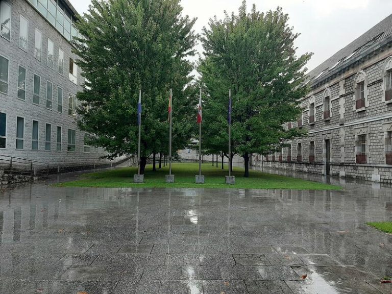 La Audiencia juzga hoy a un hombre por intentar matar a su mujer y a su hija de 12 años