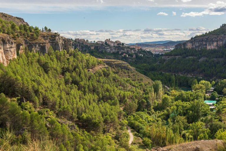 Los cielos soleados y las temperaturas primaverales predominarán hoy, en casi toda España