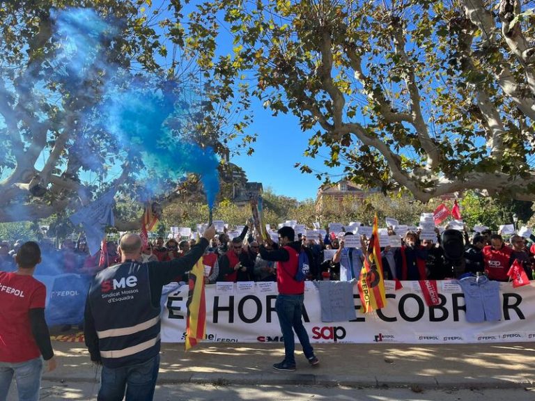 El Gobierno catalán abre una investigación por la manifestación de sindicatos de Mossos en el Parlament