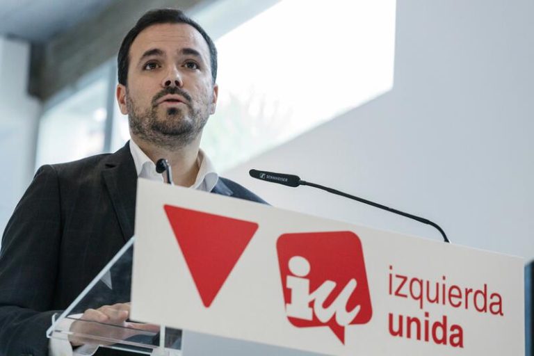 Alberto Garzón deja la coordinación de IU y completa su salida de la primera línea política