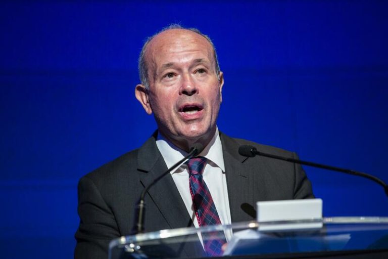 Campo se aparta voluntariamente de un recurso de amparo por la amnistía para salvaguardar la 