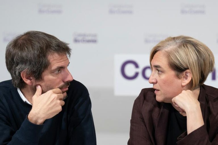 Colau acusa a Collboni de 