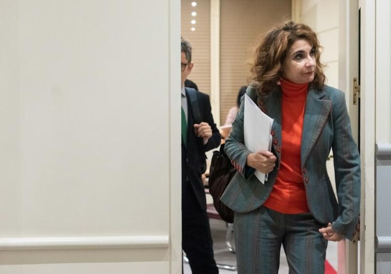 Montero asegura que hay CCAA del PP que han contactado con Hacienda para interesarse por la condonación de la deuda