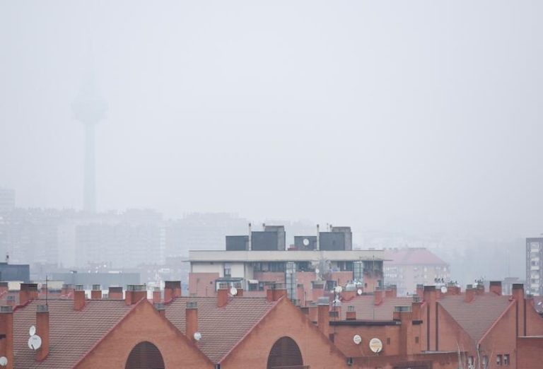 El sol, con nieblas, y las temperaturas frías, que subirán en el sureste y bajarán en el noroeste, marcarán este sábado