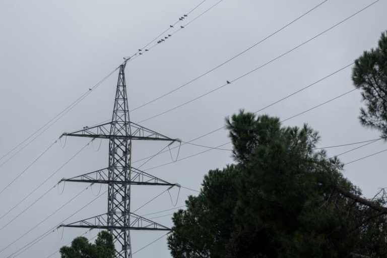 El precio de la luz sube un 15,4% este jueves, hasta los 98,12 euros/MWh