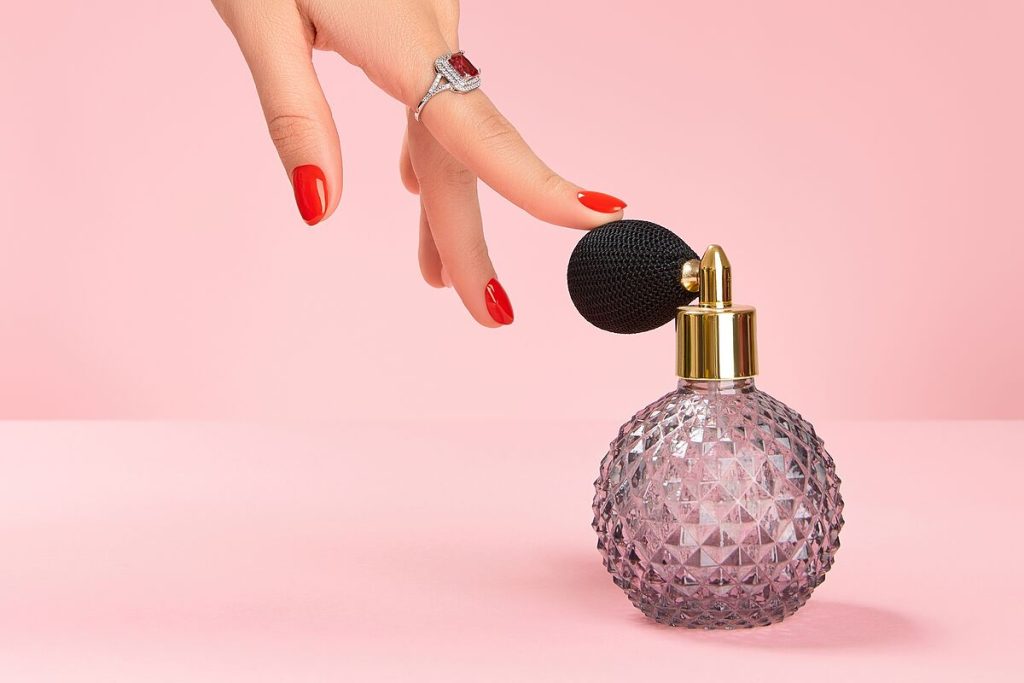 7 perfumes femeninos que marcaran tu presencia y dejaran una impresion duradera donde sea que estes 2