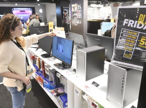 Los datos del Black Friday parecen ayudar en el empleo pero hay problemas para que los empleados cobren todas las horas que trabajan.