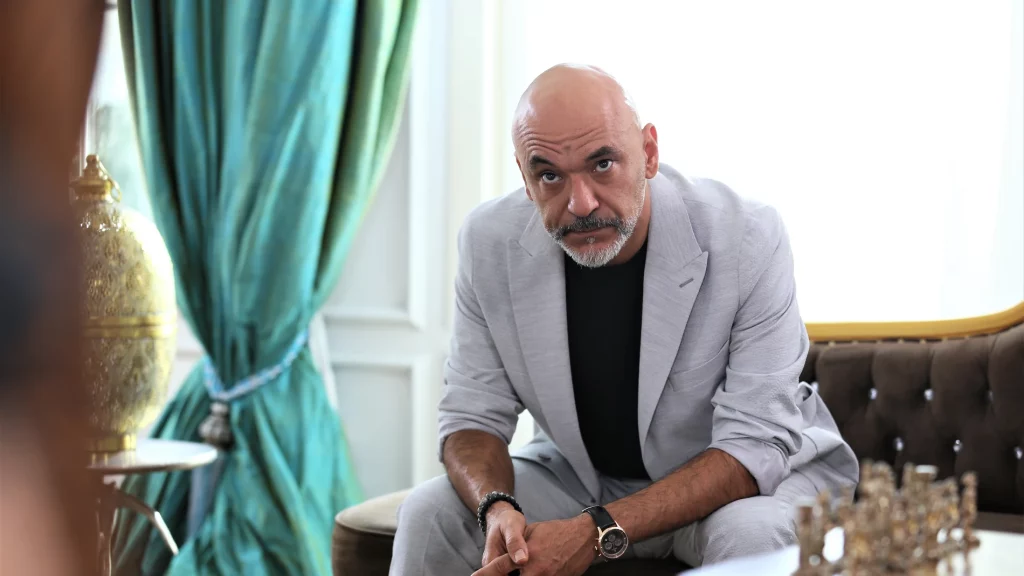 Ahmet descubre la impactante verdad sobre su madre en un avance imperdible de Hermanos en Antena 3 25 Ahmet descubre la impactante verdad sobre su madre en un avance imperdible de Hermanos en Antena 3