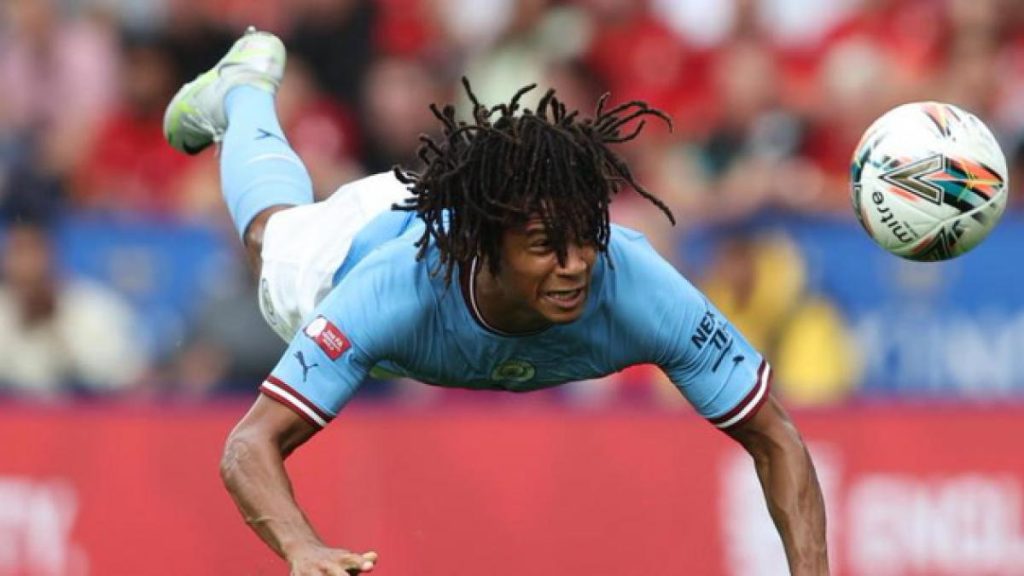 A su país le cae como un jarro de agua fría