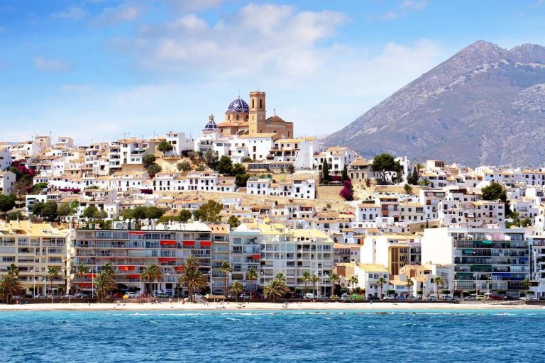 Dónde comer arroces en Altea: los restaurantes de pescado del pueblo más fotogénico de la Costa Blanca