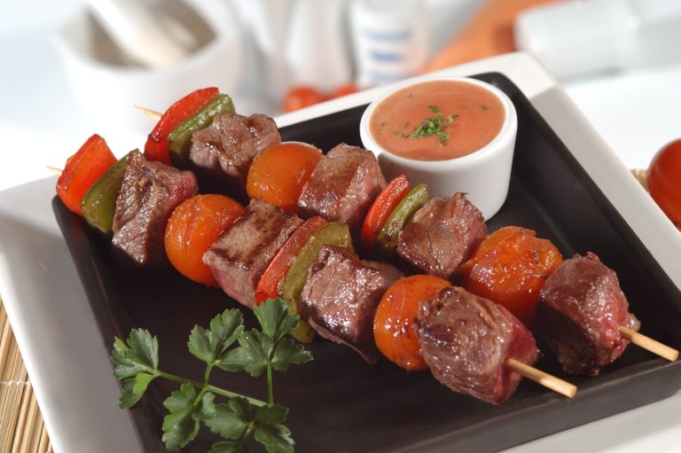 Brochetas de ternera: vistosas y deliciosas