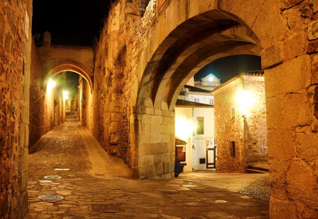Descubre los destinos más increíbles de España para viajar solo 3 Cáceres