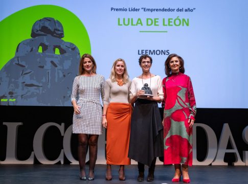 Lula de León galardonada como la emprendedora del año por su gran labor con Leemons