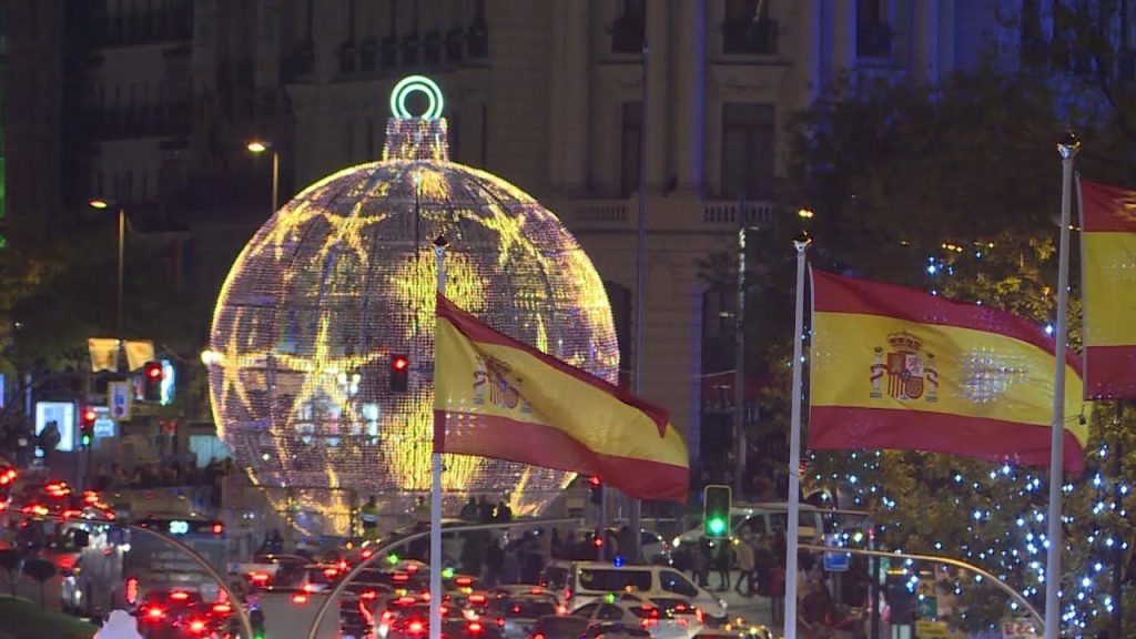 Explora la magia de los mercadillos navideños y pistas de hielo: Una inmersión festiva en Madrid
