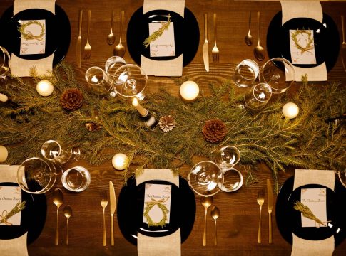 Decoración nórdica Una idea fantástica para la Navidad Descubre los 9 estilos que harán que tu mesa navideña sea inolvidable