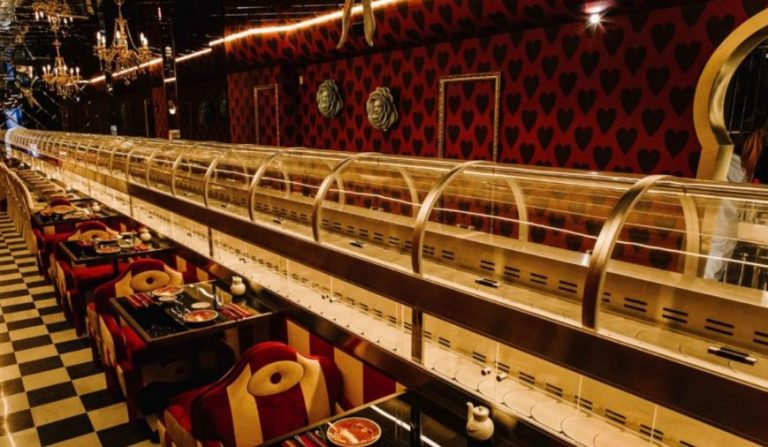 Los particulares consejos para comer en un buffet asiático que da un chino que vive en España