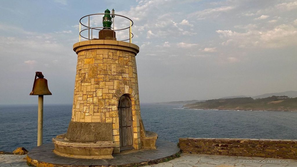 El curioso pueblo de Asturias con dos faros y una vista al mar de ensueño 226 Detrás de los faros. Datos curiosos y anécdotas de Ortiguera