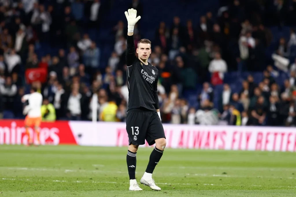 El Real Madrid vigila a Lunin