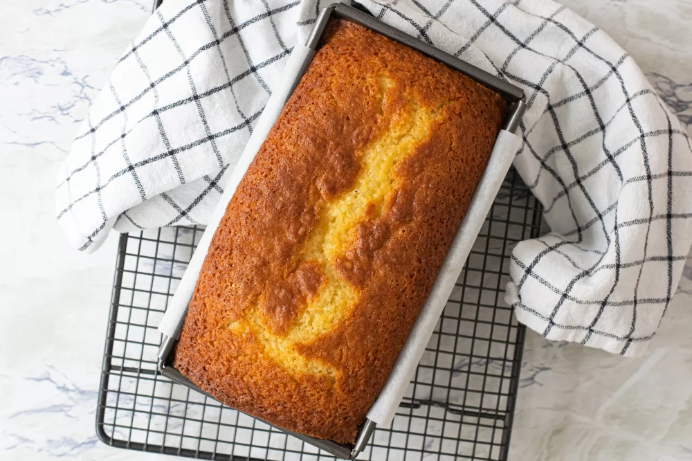 Bizcocho de yogur casero y esponjoso en un 2 x 3