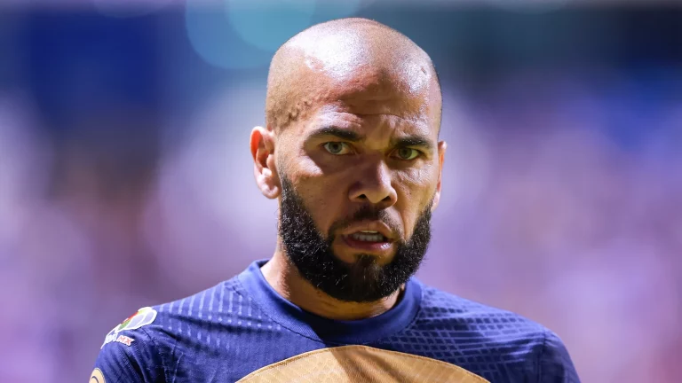 Dani Alves involucra a Joana Sanz en la entrevista de la vergüenza