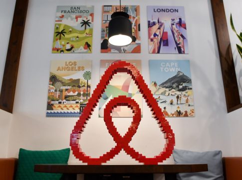 Airbnb ha reaccionado contra las nuevas regulaciones de varias ciudades del mundo que la señala como una de las responsables del aumento del aquiler