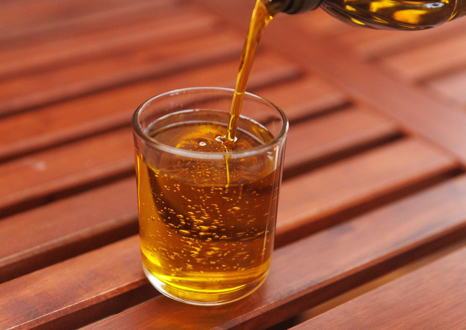 El aceite de oliva deja de subir de precio de origen, pero sigue siendo caro para los consumidores