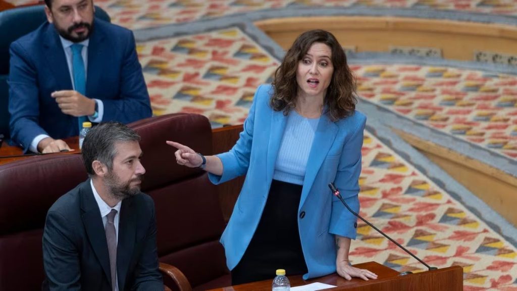 El PP hace todo para desligarse de los «Ultras» de Ferraz 2 Feijóo, Ayuso y el PP en la encrucijada: ¿Cómo desligarse de las manifestaciones ultraderechistas?