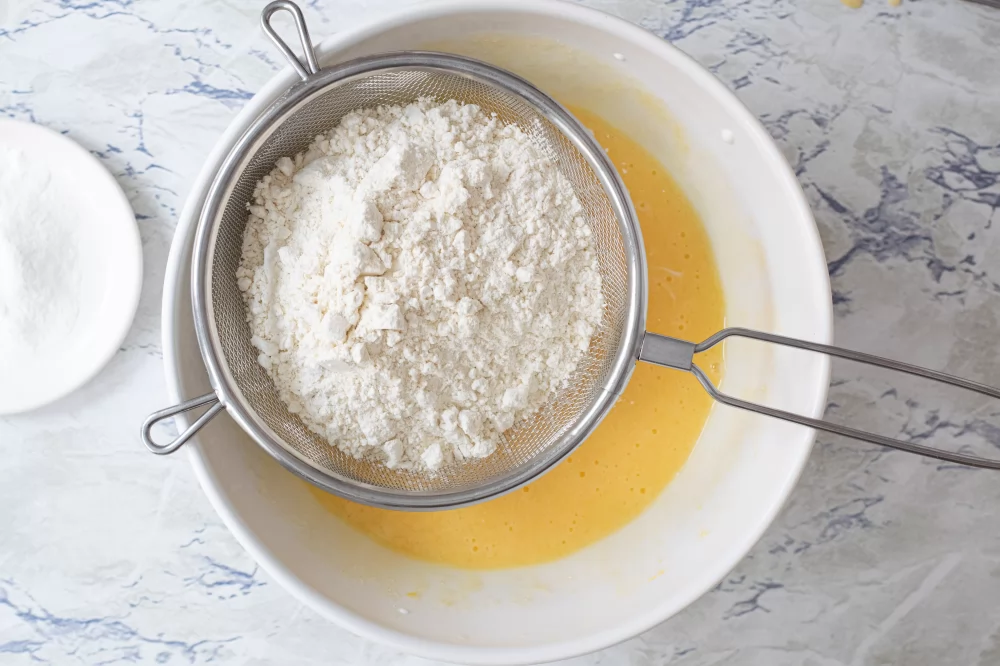 Bizcocho de yogur casero y esponjoso en un 2 x 3