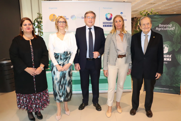 El Puerto de Sevilla muestra su liderazgo como nodo logístico en el sector del fertilizante