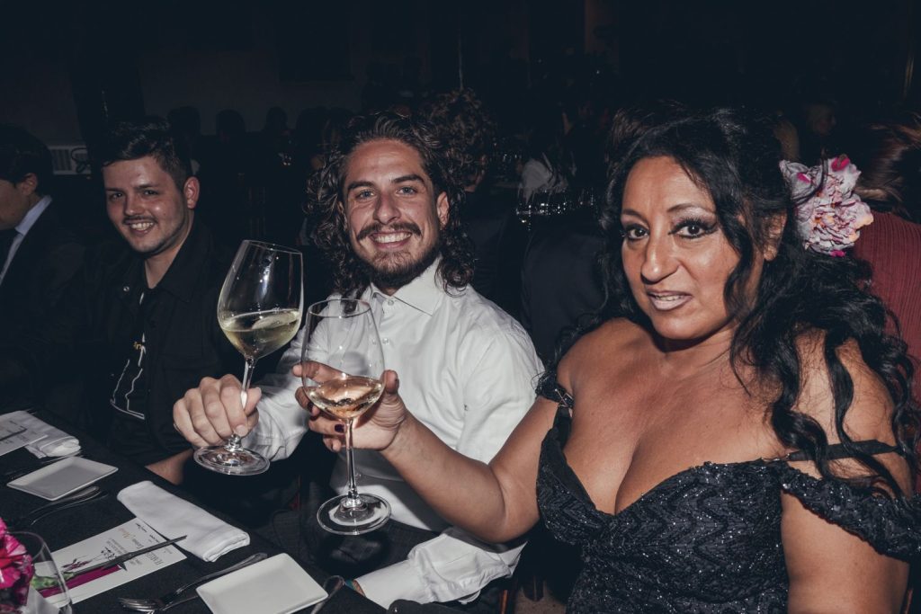 KIKI MORENTE CON UNA DE LAS HERMANAS HEREDIA DE LAS NEGRIS