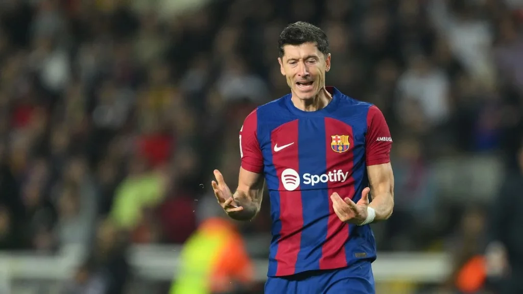 Lamine enfrentado con Lewandowski