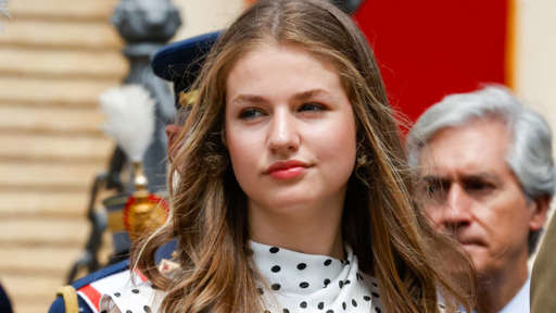 Leonor deslumbra con su estilo el vestido midi de Adolfo Domínguez que está en boca de todos