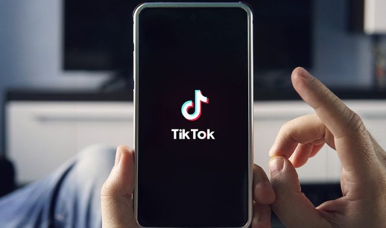 Los 8 libros imprescindibles para triunfar en TikTok