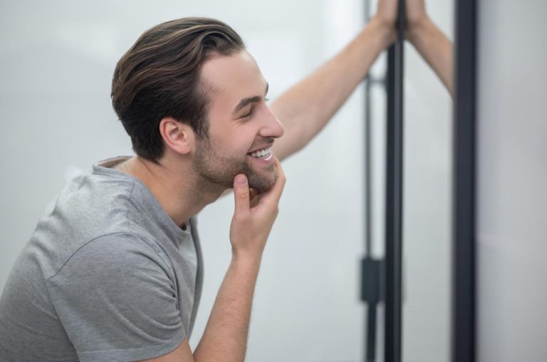 Los hombres también tenemos nuestras líneas de cosméticos y aquí te ayudamos a elegir las mejores a buen precio