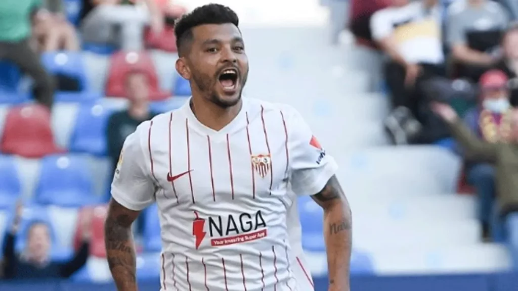 Tensión extrema en el Sevilla: la afición cruzó los límites y Del Nido tiene el futuro incierto 120 Nadie cree en él