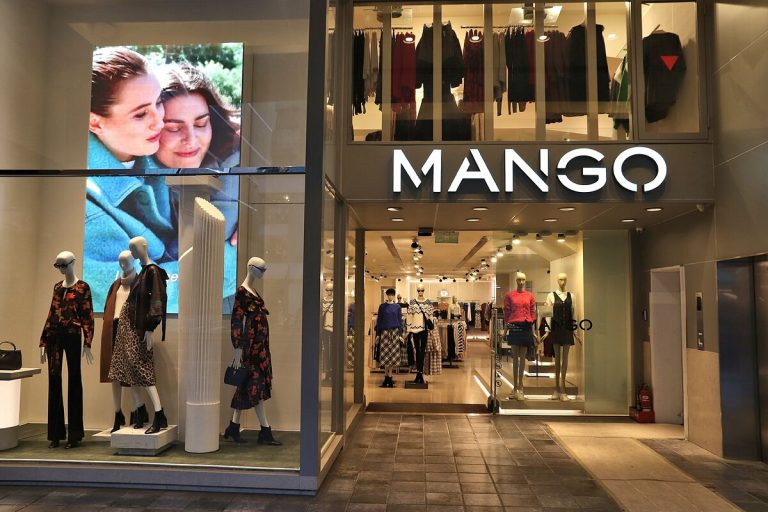 No te pierdas la oferta Mango rebaja su abrigo 'best seller' a más del 50%, perfecto para el frío y la lluvia