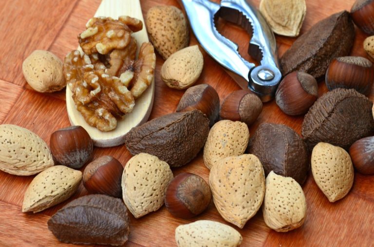 Olvida las nueces y las almendras: descubre el fruto seco perfecto para llenar tu día de energía