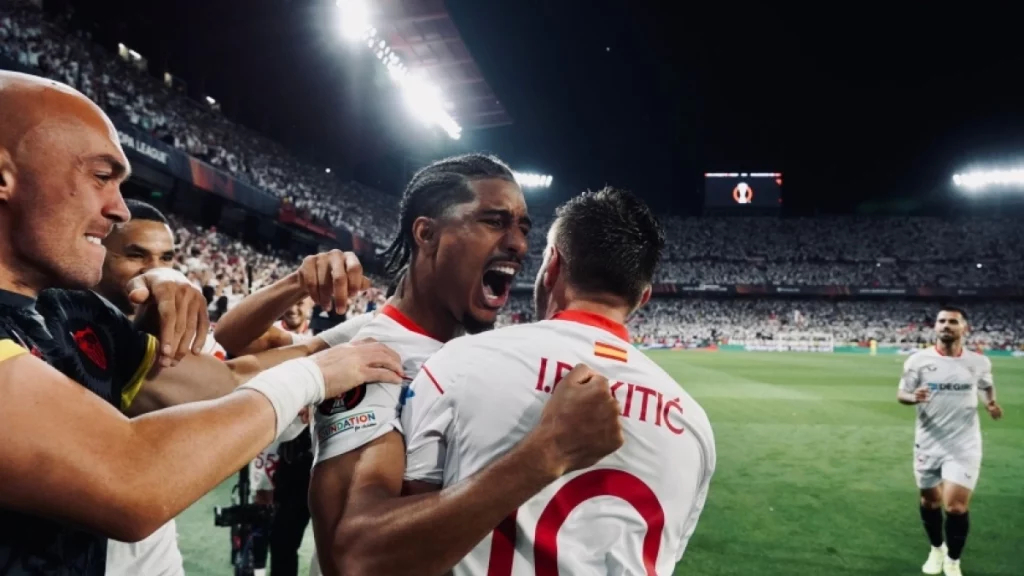 Tensión extrema en el Sevilla: la afición cruzó los límites y Del Nido tiene el futuro incierto 119 Otro error para el Sevilla, Diego Alonso