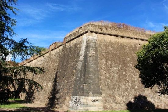 ¿Por qué tu próximo destino debería ser la Muralla de Badajoz?