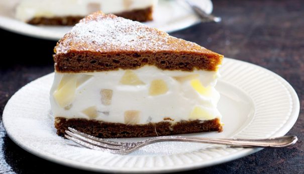 Rica receta de tarta de queso con peras y galletas de miel