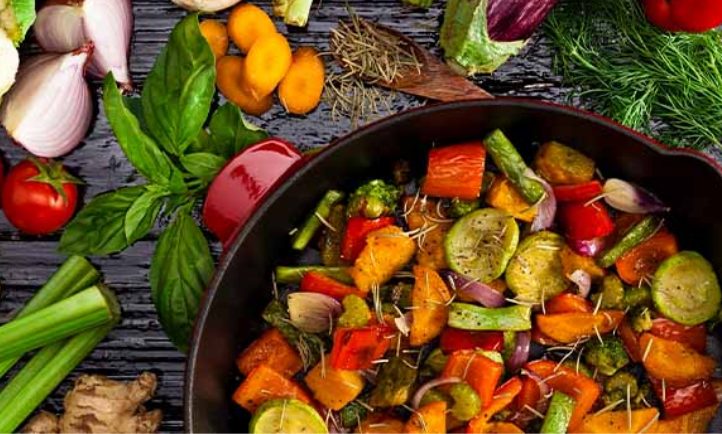 Sin giros cinematográficos te enseñamos a preparar esta receta de macarrones gratinados con ratatouille